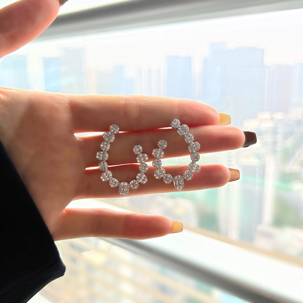 LAPRECIEUZ LUXURY PAVE STUD EARRING