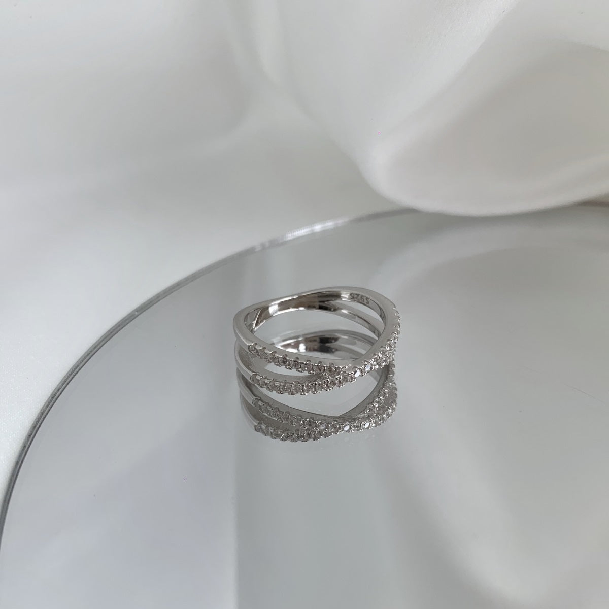 CHASINA CROSS RING