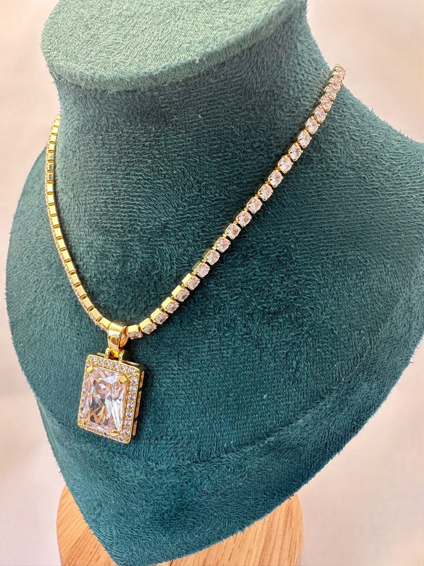 ARHIANA PENDANT CHAIN