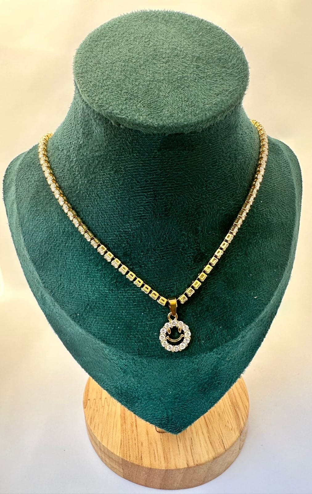 SMILING CHAIN
