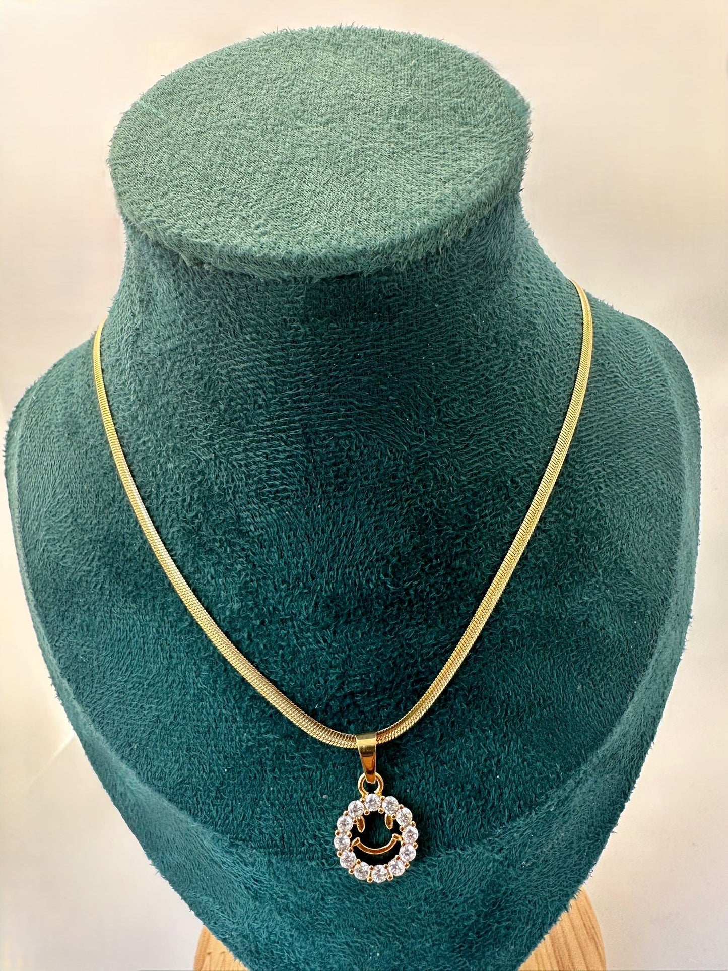 SMILING CHAIN