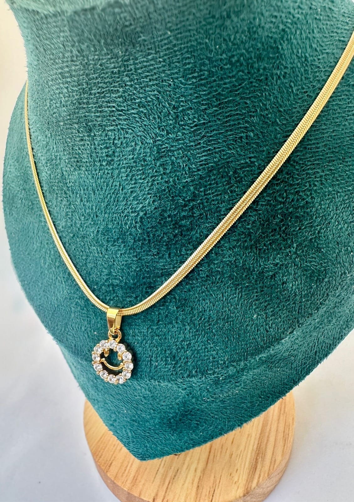 SMILING CHAIN