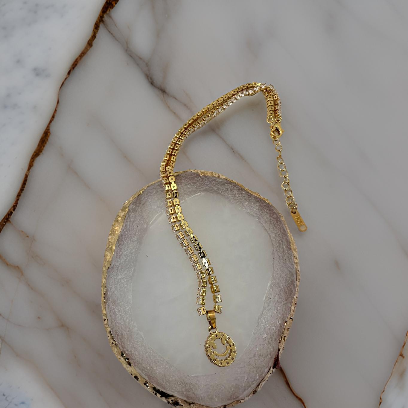 SMILING CHAIN