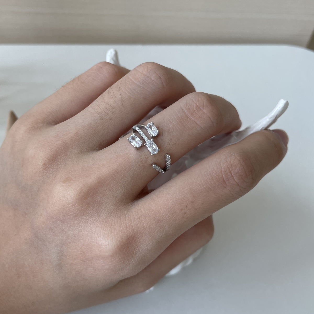 LEAIS ETERNITY SPARKLING RING